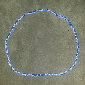 🌻blue and white bead chocker